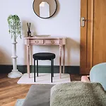 Pebble View - Central Cosy With Sea-Views